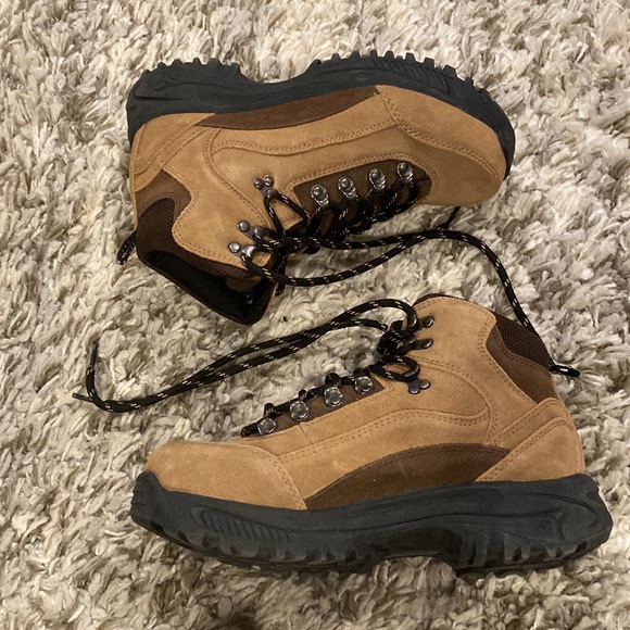 Cherokee brown hiking boot. Size 5 - Picture 2 of 11